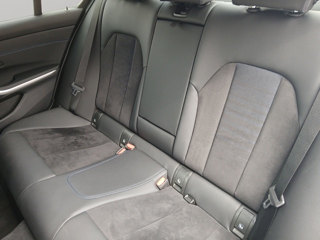 BMW Serie 3 318d color Gris. Año 2024. 110KW(150CV). Diésel. En concesionario GANDIA Automoviles Fersan, S.A. de Valencia