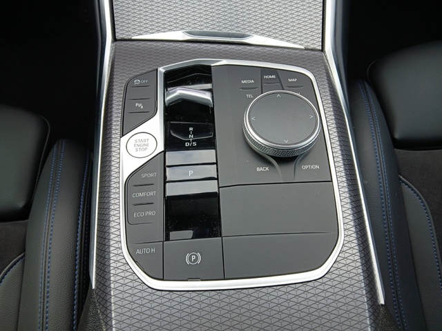 BMW Serie 3 318d color Gris. Año 2024. 110KW(150CV). Diésel. En concesionario GANDIA Automoviles Fersan, S.A. de Valencia