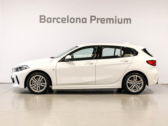 BMW Serie 1 118d color Blanco. Año 2024. 110KW(150CV). Diésel. En concesionario Barcelona Premium -- GRAN VIA de Barcelona