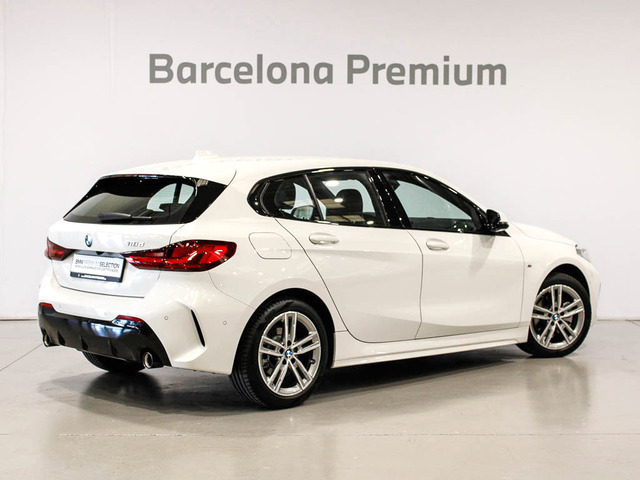 BMW Serie 1 118d color Blanco. Año 2024. 110KW(150CV). Diésel. En concesionario Barcelona Premium -- GRAN VIA de Barcelona