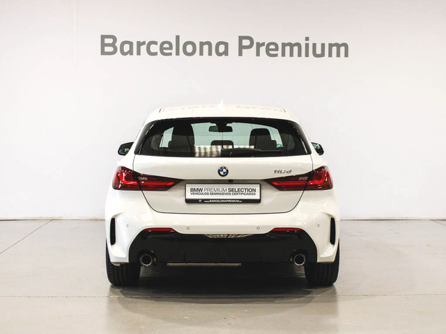 BMW Serie 1 118d color Blanco. Año 2024. 110KW(150CV). Diésel. En concesionario Barcelona Premium -- GRAN VIA de Barcelona