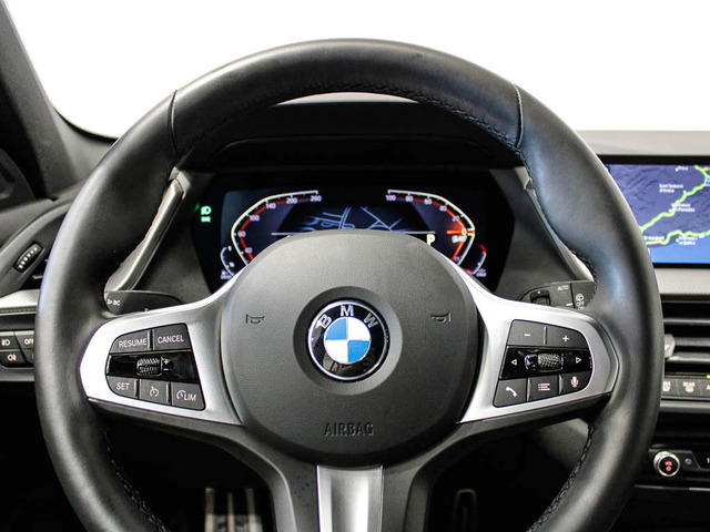 BMW Serie 1 118d color Blanco. Año 2024. 110KW(150CV). Diésel. En concesionario Barcelona Premium -- GRAN VIA de Barcelona