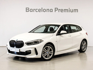 Fotos de BMW Serie 1 118d color Blanco. Año 2024. 110KW(150CV). Diésel. En concesionario Barcelona Premium -- GRAN VIA de Barcelona
