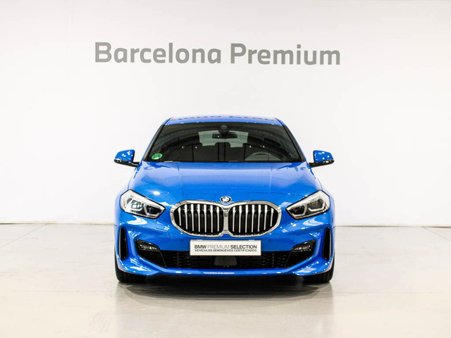 BMW Serie 1 118d color Azul. Año 2024. 110KW(150CV). Diésel. En concesionario Barcelona Premium -- GRAN VIA de Barcelona