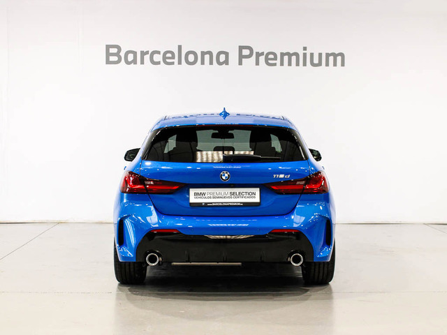 BMW Serie 1 118d color Azul. Año 2024. 110KW(150CV). Diésel. En concesionario Barcelona Premium -- GRAN VIA de Barcelona