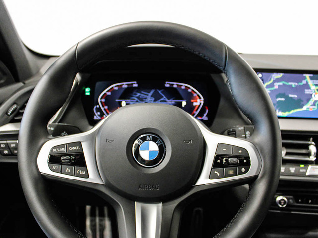 BMW Serie 1 118d color Azul. Año 2024. 110KW(150CV). Diésel. En concesionario Barcelona Premium -- GRAN VIA de Barcelona
