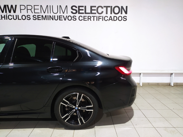 BMW Serie 3 320d color Negro. Año 2024. 140KW(190CV). Diésel. En concesionario Hispamovil Elche de Alicante