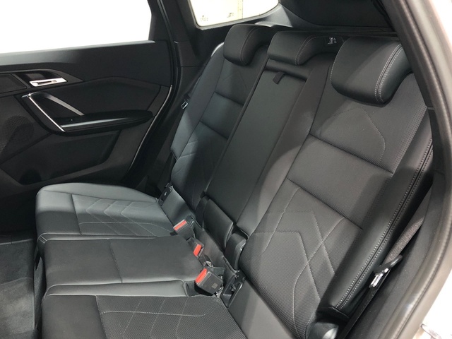 BMW X1 sDrive18d color Gris Plata. Año 2024. 110KW(150CV). Diésel. En concesionario Movilnorte El Plantio de Madrid