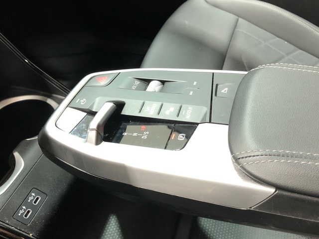 BMW X1 sDrive18d color Gris Plata. Año 2024. 110KW(150CV). Diésel. En concesionario Movilnorte El Plantio de Madrid