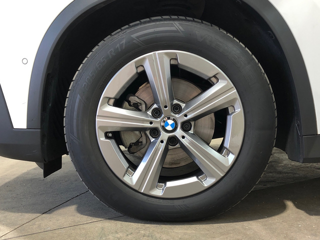 BMW X1 sDrive18d color Blanco. Año 2024. 110KW(150CV). Diésel. En concesionario Movilnorte El Carralero de Madrid