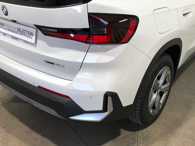 BMW X1 sDrive18d color Blanco. Año 2024. 110KW(150CV). Diésel. En concesionario Movilnorte El Carralero de Madrid