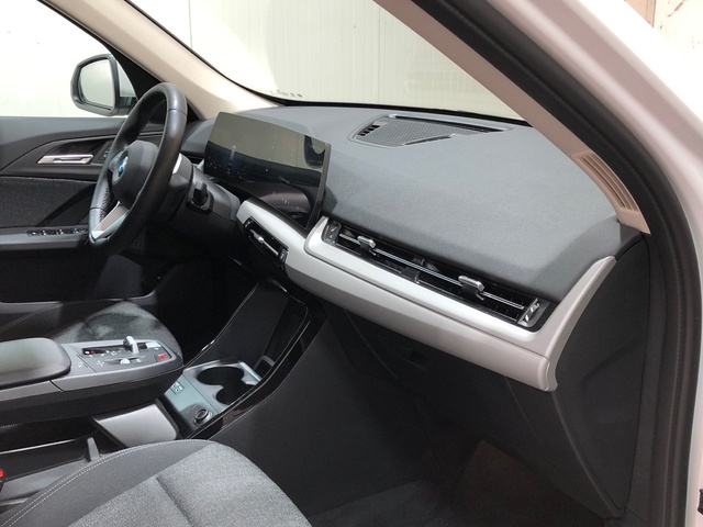 BMW X1 sDrive18d color Blanco. Año 2024. 110KW(150CV). Diésel. En concesionario Movilnorte El Plantio de Madrid