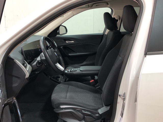 BMW X1 sDrive18d color Blanco. Año 2024. 110KW(150CV). Diésel. En concesionario Movilnorte El Plantio de Madrid