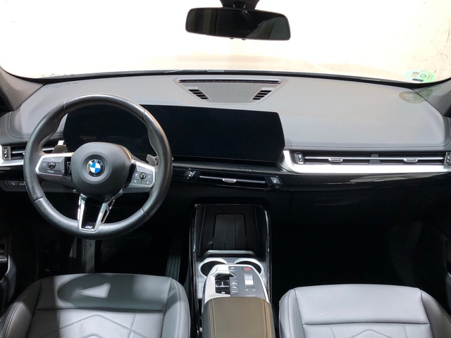 BMW X1 sDrive18d color Gris Plata. Año 2024. 110KW(150CV). Diésel. En concesionario Movilnorte El Plantio de Madrid