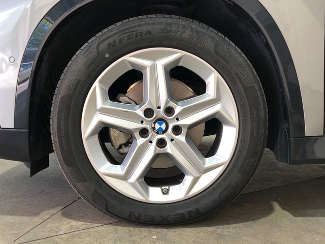 BMW X1 sDrive18d color Gris Plata. Año 2024. 110KW(150CV). Diésel. En concesionario Movilnorte El Plantio de Madrid