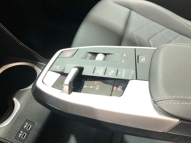 BMW X1 sDrive18d color Gris Plata. Año 2024. 110KW(150CV). Diésel. En concesionario Movilnorte El Plantio de Madrid