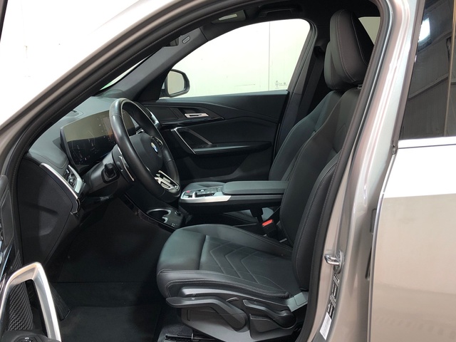 BMW X1 sDrive18d color Gris Plata. Año 2024. 110KW(150CV). Diésel. En concesionario Movilnorte El Plantio de Madrid