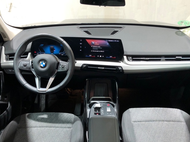BMW X1 sDrive18d color Negro. Año 2024. 110KW(150CV). Diésel. En concesionario Movilnorte Las Rozas de Madrid