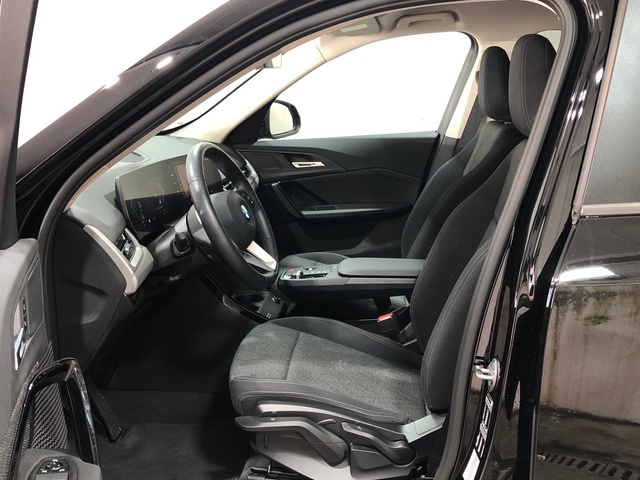 BMW X1 sDrive18d color Negro. Año 2024. 110KW(150CV). Diésel. En concesionario Movilnorte Las Rozas de Madrid