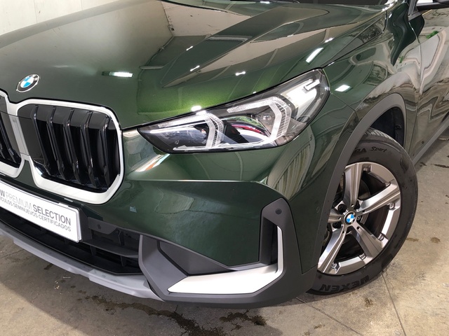 BMW X1 sDrive18d color Verde. Año 2024. 110KW(150CV). Diésel. En concesionario Movilnorte El Carralero de Madrid