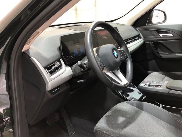 BMW X1 sDrive18d color Verde. Año 2024. 110KW(150CV). Diésel. En concesionario Movilnorte El Carralero de Madrid