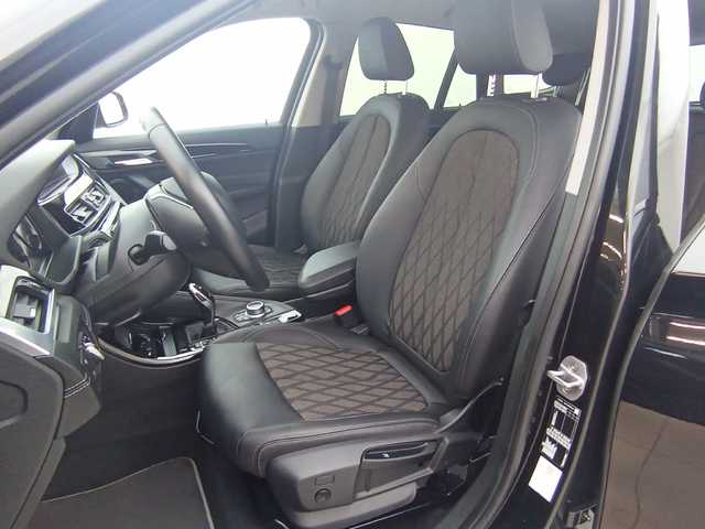 BMW X1 sDrive18d color Negro. Año 2022. 110KW(150CV). Diésel. En concesionario Augusta Aragon S.A. de Zaragoza