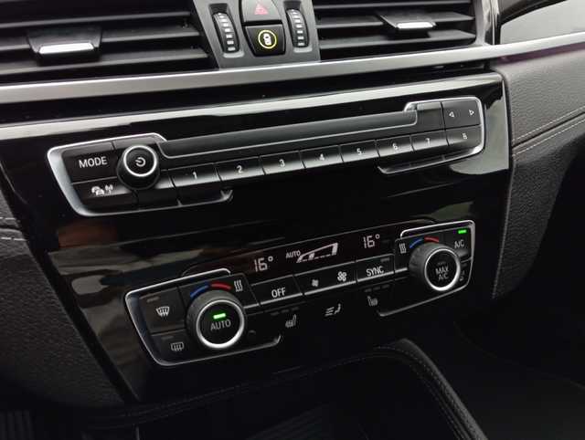 BMW X1 sDrive18d color Negro. Año 2022. 110KW(150CV). Diésel. En concesionario Augusta Aragon S.A. de Zaragoza