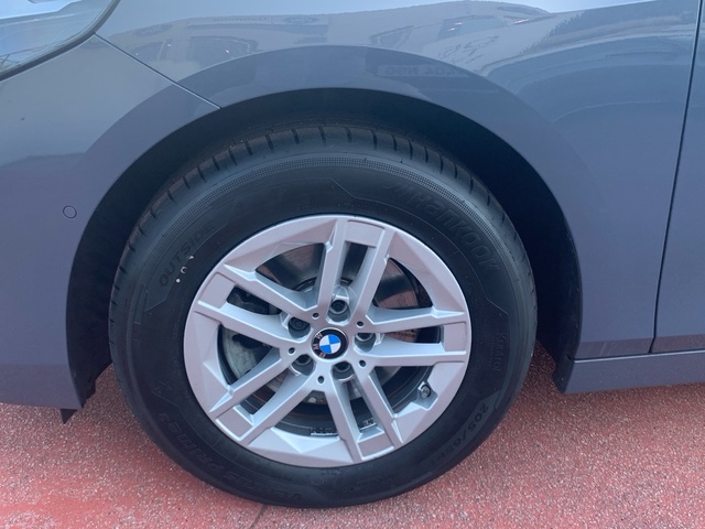 BMW Serie 2 218d Active Tourer color Marrón. Año 2022. 110KW(150CV). Diésel. En concesionario Celtamotor Pontevedra de Pontevedra