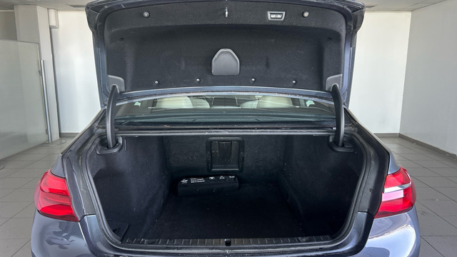 BMW Serie 7 750i color Gris. Año 2018. 330KW(450CV). Gasolina. En concesionario BYmyCAR Madrid - Alcalá de Madrid