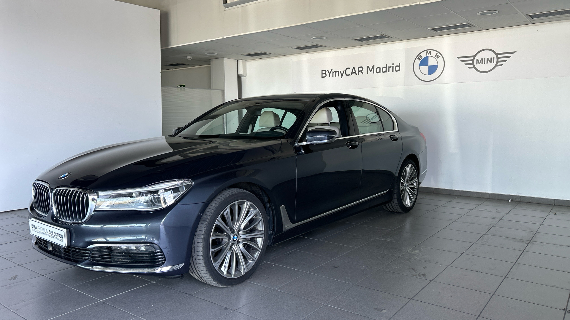 BMW Serie 7 750i color Gris. Año 2018. 330KW(450CV). Gasolina. En concesionario BYmyCAR Madrid - Algete de Madrid