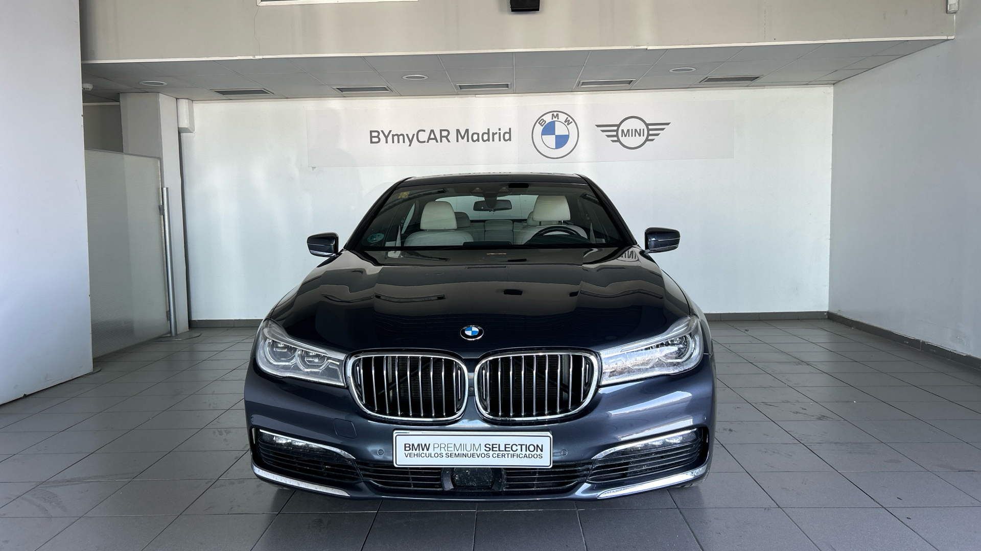 BMW Serie 7 750i color Gris. Año 2018. 330KW(450CV). Gasolina. En concesionario BYmyCAR Madrid - Algete de Madrid
