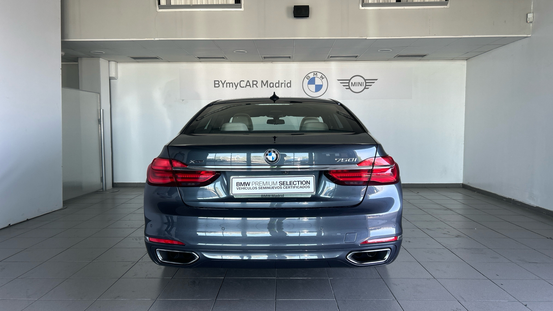 BMW Serie 7 750i color Gris. Año 2018. 330KW(450CV). Gasolina. En concesionario BYmyCAR Madrid - Algete de Madrid