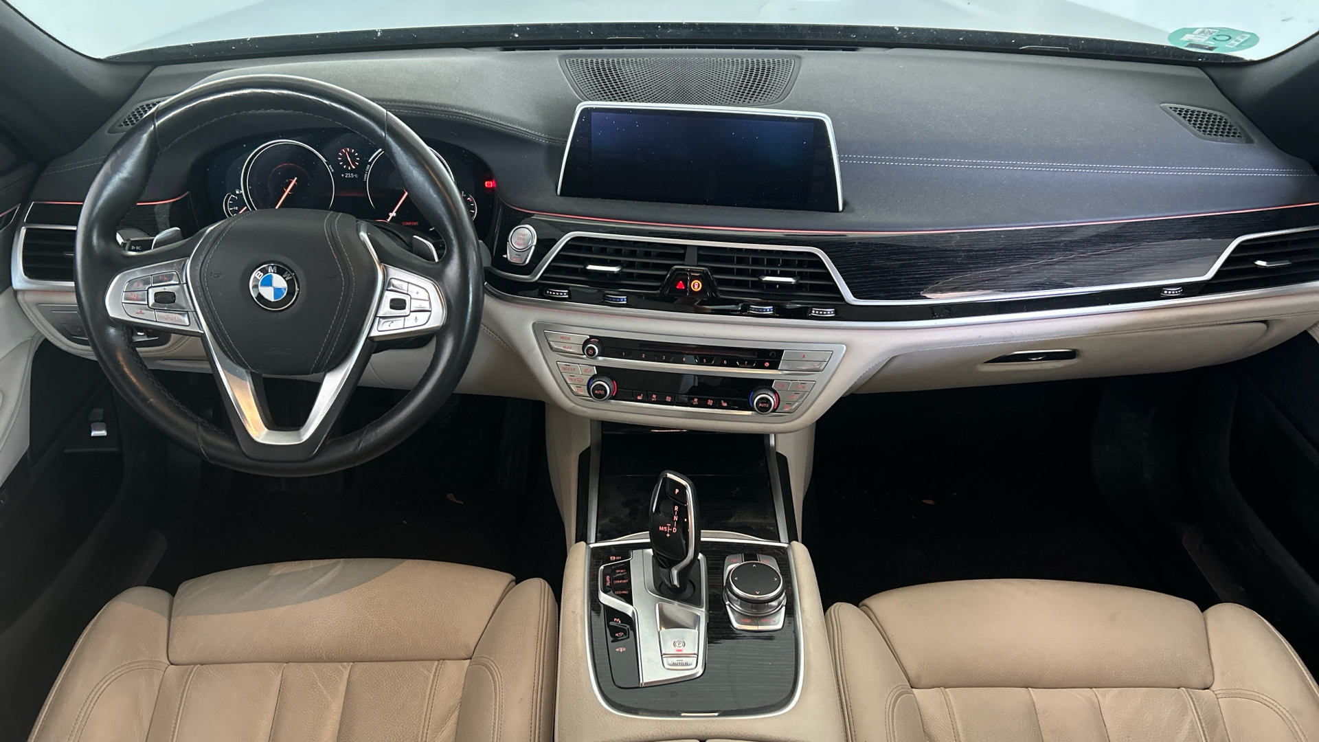 BMW Serie 7 750i color Gris. Año 2018. 330KW(450CV). Gasolina. En concesionario BYmyCAR Madrid - Algete de Madrid