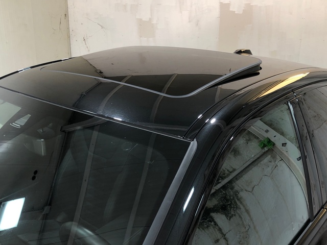 BMW Serie 3 320d color Negro. Año 2024. 140KW(190CV). Diésel. En concesionario Movilnorte El Plantio de Madrid