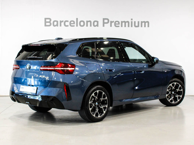 BMW X3 xDrive20d color Azul. Año 2025. 145KW(197CV). Diésel. En concesionario Barcelona Premium -- GRAN VIA de Barcelona