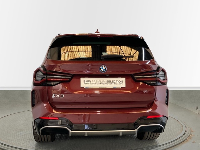 BMW iX3 M Sport color Rojo. Año 2022. 210KW(286CV). Eléctrico. En concesionario Proa Premium Palma de Baleares