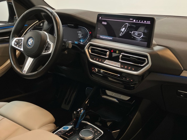 BMW iX3 M Sport color Rojo. Año 2022. 210KW(286CV). Eléctrico. En concesionario Proa Premium Palma de Baleares