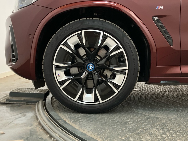 BMW iX3 M Sport color Rojo. Año 2022. 210KW(286CV). Eléctrico. En concesionario Proa Premium Palma de Baleares