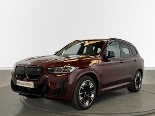 Fotos de BMW iX3 M Sport color Rojo. Año 2022. 210KW(286CV). Eléctrico. En concesionario Proa Premium Palma de Baleares