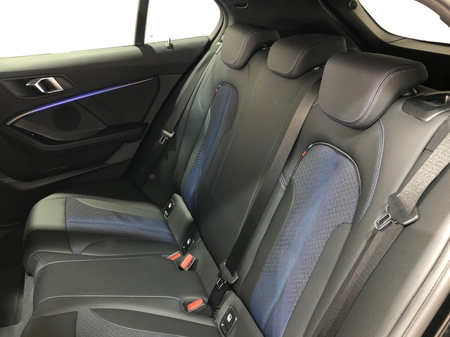 BMW Serie 1 M135i color Negro. Año 2022. 225KW(306CV). Gasolina. En concesionario Movilnorte El Plantio de Madrid