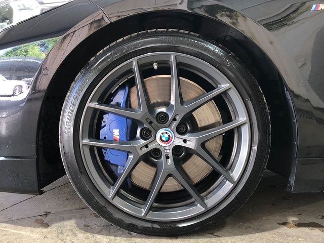 BMW Serie 1 M135i color Negro. Año 2022. 225KW(306CV). Gasolina. En concesionario Movilnorte El Plantio de Madrid