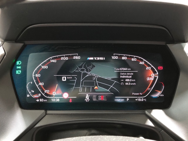 BMW Serie 1 M135i color Negro. Año 2022. 225KW(306CV). Gasolina. En concesionario Movilnorte El Plantio de Madrid