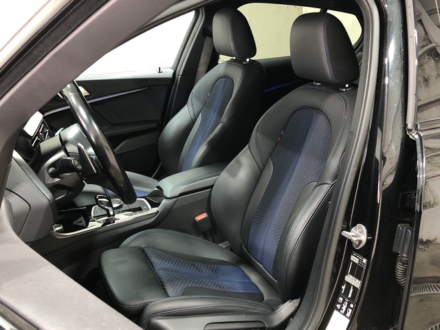 BMW Serie 1 M135i color Negro. Año 2022. 225KW(306CV). Gasolina. En concesionario Movilnorte El Plantio de Madrid