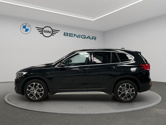 BMW X1 sDrive18d color Negro. Año 2021. 110KW(150CV). Diésel. En concesionario GANDIA Automoviles Fersan, S.A. de Valencia