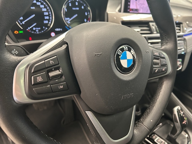 BMW X1 sDrive18d color Negro. Año 2021. 110KW(150CV). Diésel. En concesionario GANDIA Automoviles Fersan, S.A. de Valencia