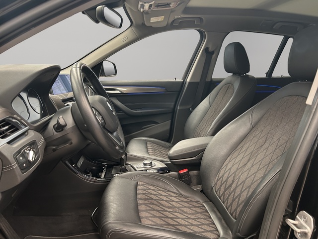 BMW X1 sDrive18d color Negro. Año 2021. 110KW(150CV). Diésel. En concesionario GANDIA Automoviles Fersan, S.A. de Valencia