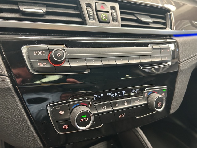 BMW X1 sDrive18d color Negro. Año 2021. 110KW(150CV). Diésel. En concesionario GANDIA Automoviles Fersan, S.A. de Valencia