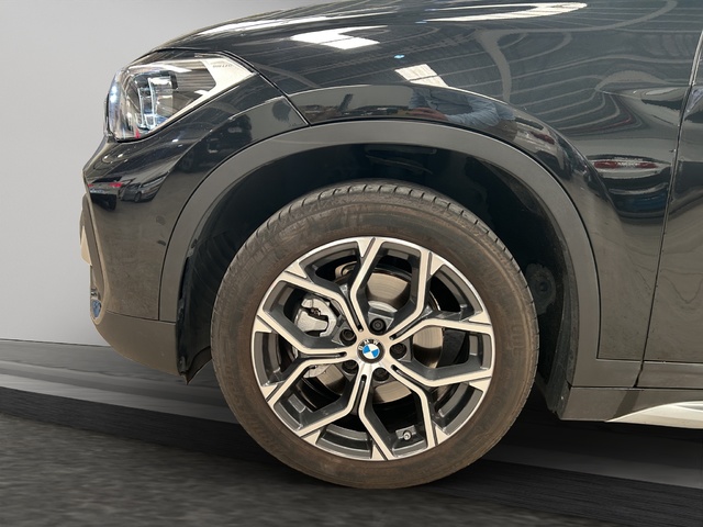BMW X1 sDrive18d color Negro. Año 2021. 110KW(150CV). Diésel. En concesionario GANDIA Automoviles Fersan, S.A. de Valencia