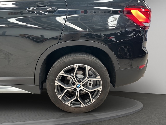 BMW X1 sDrive18d color Negro. Año 2021. 110KW(150CV). Diésel. En concesionario GANDIA Automoviles Fersan, S.A. de Valencia