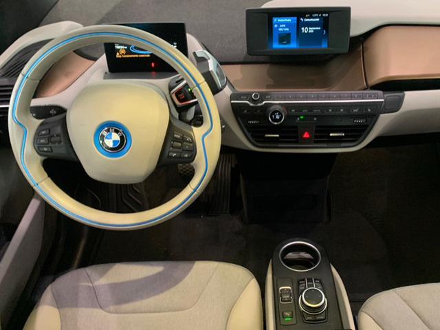 BMW i3 120Ah color Rojo. Año 2021. 125KW(170CV). Eléctrico. En concesionario Celtamotor Lalín de Pontevedra